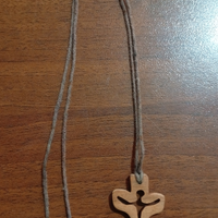 Collana con Croce in Legno Intagliata