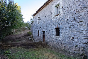 Casolare in c/da acqualisparti