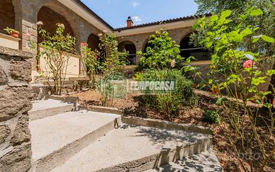 **Esclusiva Villa con Giardino**