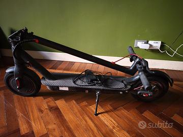 Monopattino elettrico ammortizzato con ruote alte