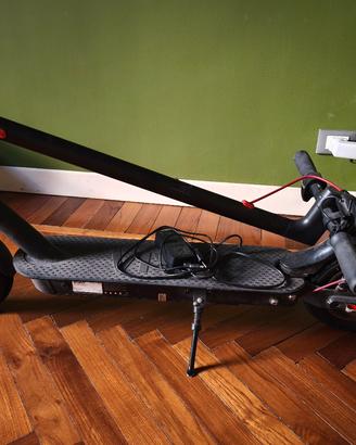 Monopattino elettrico ammortizzato con ruote alte