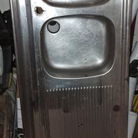 lavello in acciaio inox con scolapiatti