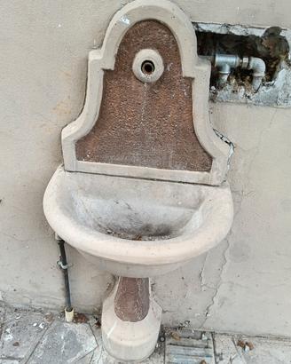 fontana esterno pietra