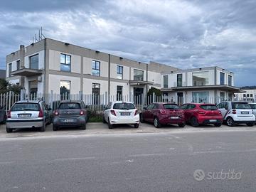 PE 143 Locale commerciale con magazzino