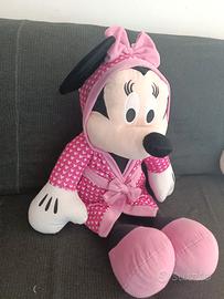 Minnie peluche grande con vestaglia rosa 