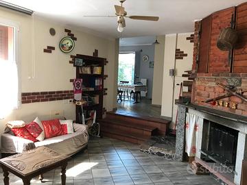 Porzione di casa indipendente in corte