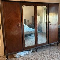 Armadio antico d'epoca con specchi camera letto