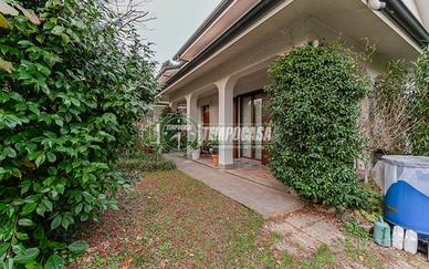 VILLA BIFAMILIARE DI TESTA CON AMPIO GIARDINO