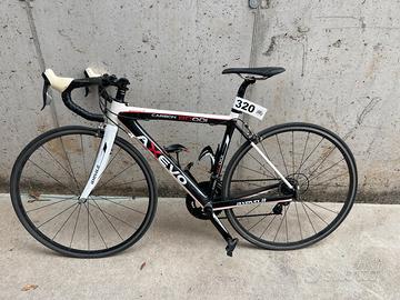 Bicicletta axevo carbonio