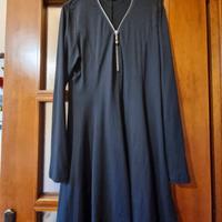 Vestito nero a maniche lunghe 