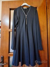 Vestito nero a maniche lunghe 