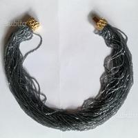 Collana girocollo in vetro con fili intrecciati