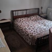 Letto matrimoniale in legno + 3 tappeti in omaggio