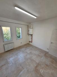 Ufficio-laboratorio 110 m² ristrutturato a Modena