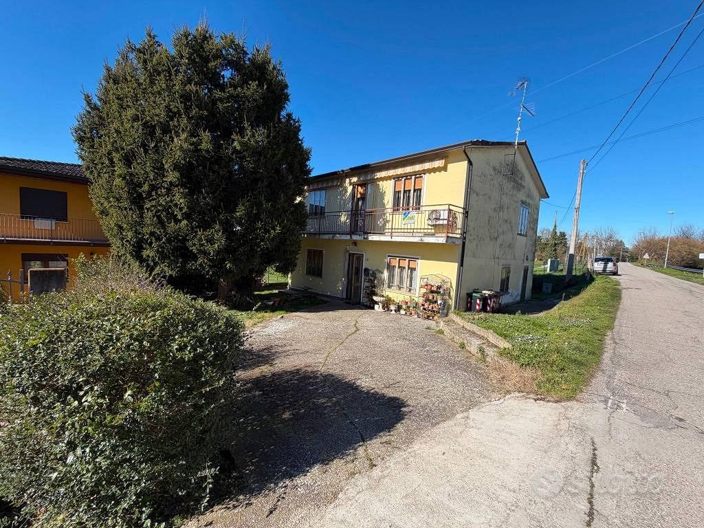 Casa – RO - Vista 3
