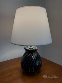 Lampada da tavolo anni ’80 in ceramica nera e oro 