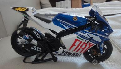 Modellino moto Yamaha YZR- M1