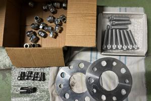 Distanziali, progionieri e dadi ruota Porsche