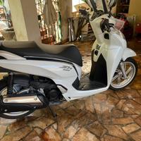 Honda SH 300 bianco