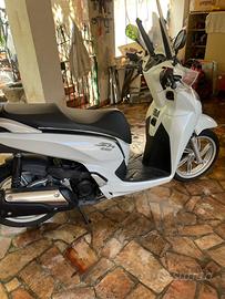 Honda SH 300 bianco