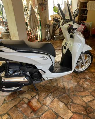 Honda SH 300 bianco