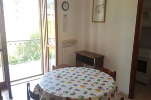 Trilocale con box e posto auto in Borghetto