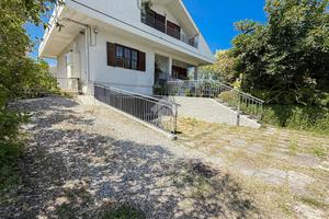 VILLA SINGOLA A CHIETI