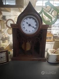 orologio da camino o credenza antico