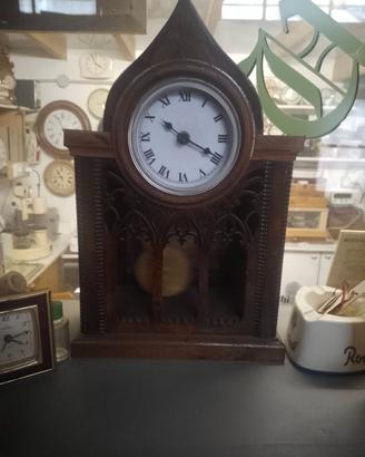 orologio da camino o credenza antico