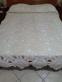 Coperta realizzata a uncinetto