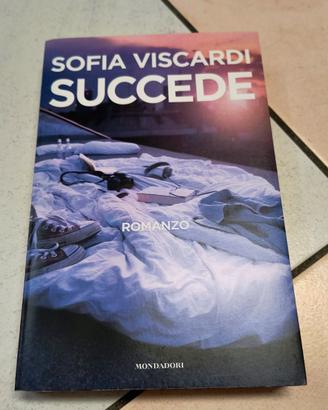 libro "Succede"  Sofia Viscardi ISBN 9788804660156