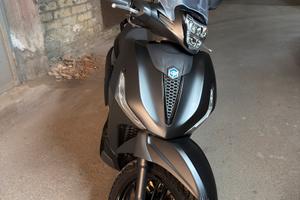 Beverly 400 total black