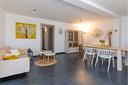 elegante-villa-con-piscina-e-dependance-nella-camp