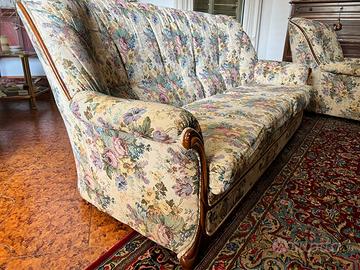 Divano 3 posti + 2 poltrone