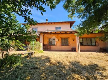 BIFAMILIARE A CASTELNUOVO BELBO