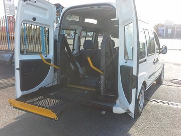 Doblo 1.9 mjt tetto alto con la pedana disabile