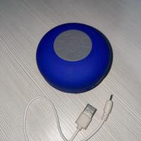 cassa bluetooth blu e cavo per ricaricare