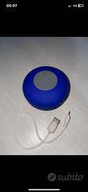 cassa bluetooth blu e cavo per ricaricare