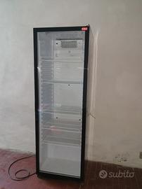 Frigorifero espositore verticale COF
