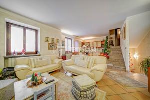 Tre appartamenti, due trilocali e un bilocale