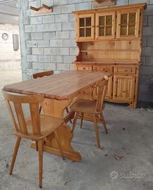 Credenza/vetrinetta con tavolo