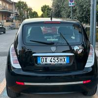 Automobile lancia ypsilon