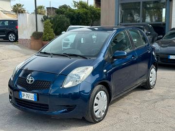 Toyota Yaris 1.0 5 porte Sol