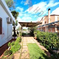 Villetta con giardino su 4 lati
