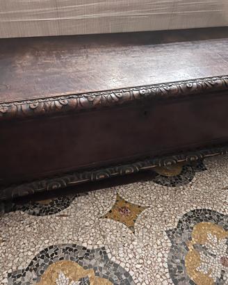 Cassapanca antica