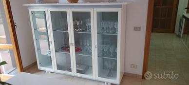 Vetrina espositiva in legno laccato bianco