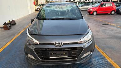 RICAMBI USATI AUTO VARI HYUNDAI i20 2018 1200 BENZ