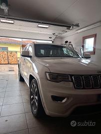 Jeep Grand Cherokee Overland WK2 
