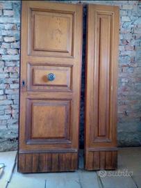 Portone in legno massello perfettamente conservato