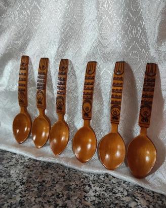 Cucchiai in legno decorati